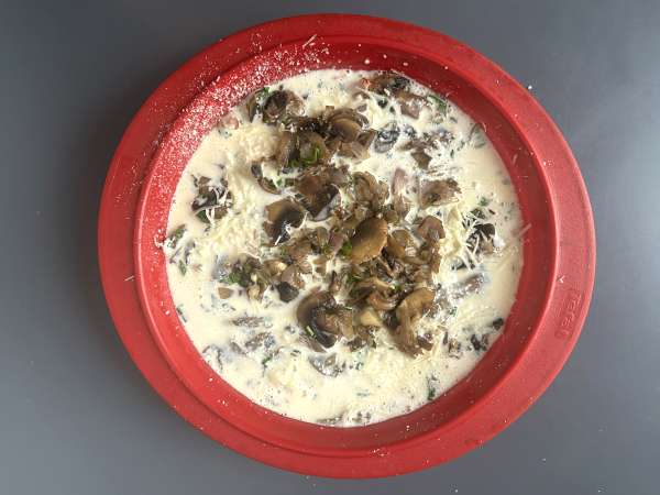 Quiche Tanpa Kulit dengan Jamur, Bacon, dan Cottage Cheese - Persiapan langkah 7
