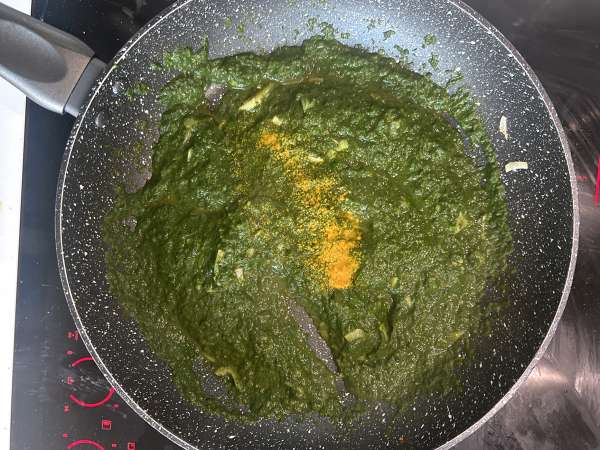 Palak tofu: kari India dengan bayam dan tahu - Persiapan langkah 8