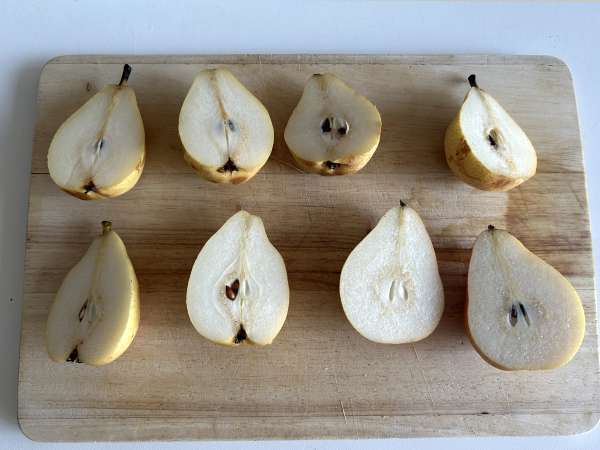 Tart Pir, Gorgonzola, dan Kacang Kenari: Perpaduan Manis-Gurih yang Menggugah Selera - Persiapan langkah 3