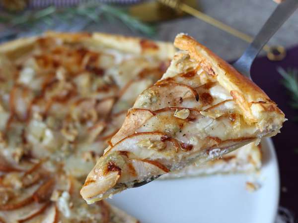 Tart Pir, Gorgonzola, dan Kacang Kenari: Perpaduan Manis-Gurih yang Menggugah Selera - Persiapan langkah 9