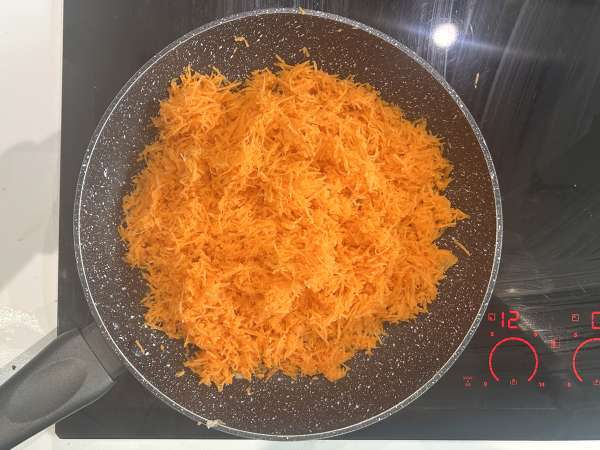 Quiche tuna, wortel, dan keju cottage tanpa kulit: mudah dibuat dan kaya protein - Persiapan langkah 1