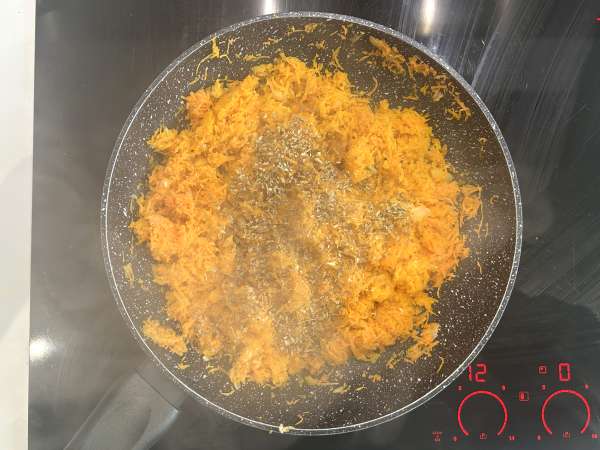 Quiche tuna, wortel, dan keju cottage tanpa kulit: mudah dibuat dan kaya protein - Persiapan langkah 2