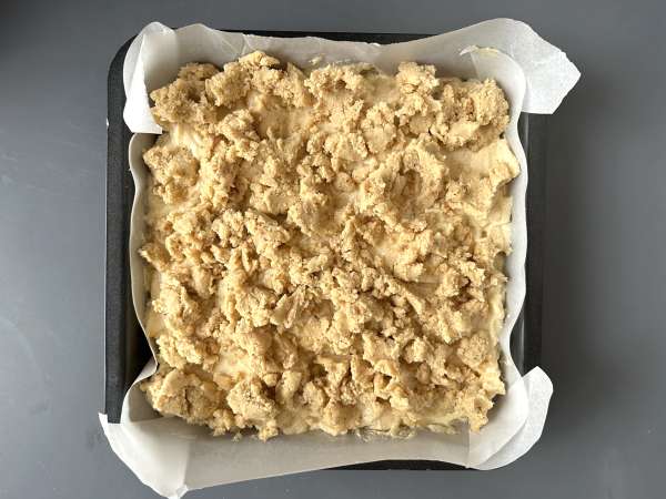 Kue apel yang sangat lembut dengan taburan streusel yang renyah - Persiapan langkah 6
