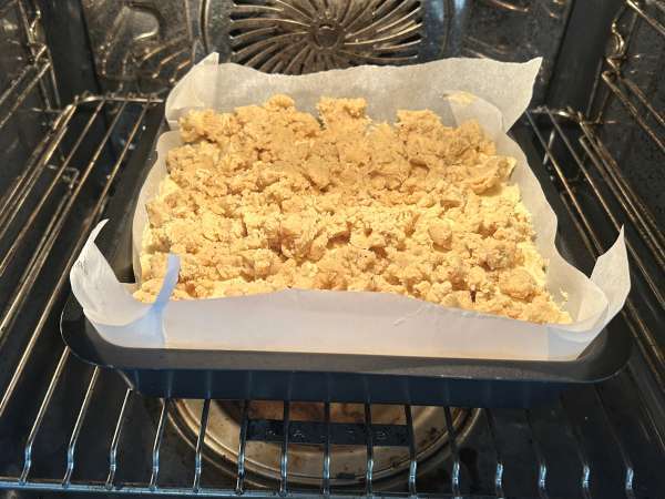 Kue apel yang sangat lembut dengan taburan streusel yang renyah - Persiapan langkah 7