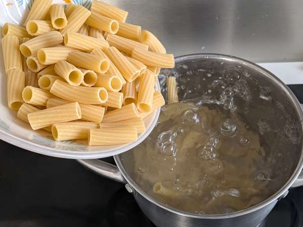 Pasta panggang dengan labu, jamur, dan saus bechamel - Persiapan langkah 5
