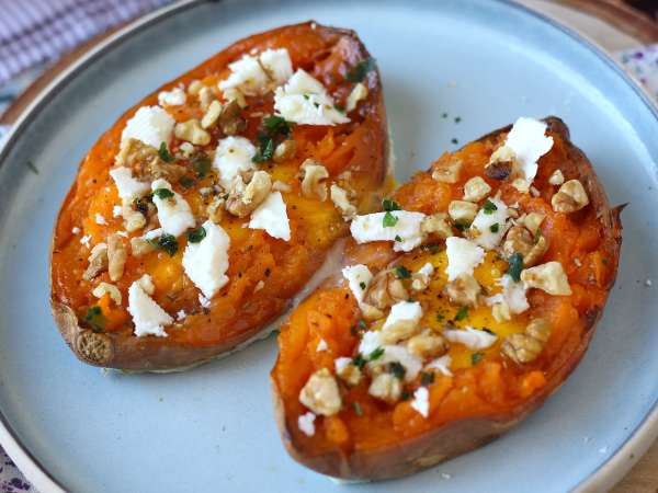 Ubi jalar panggang dengan telur, keju feta, madu, dan kacang kenari - Persiapan langkah 5