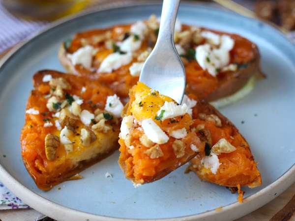 Ubi jalar panggang dengan telur, keju feta, madu, dan kacang kenari - Persiapan langkah 6