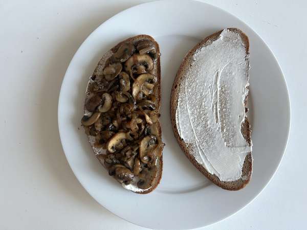 Sandwich keju panggang dengan jamur dan keju parut - Persiapan langkah 7