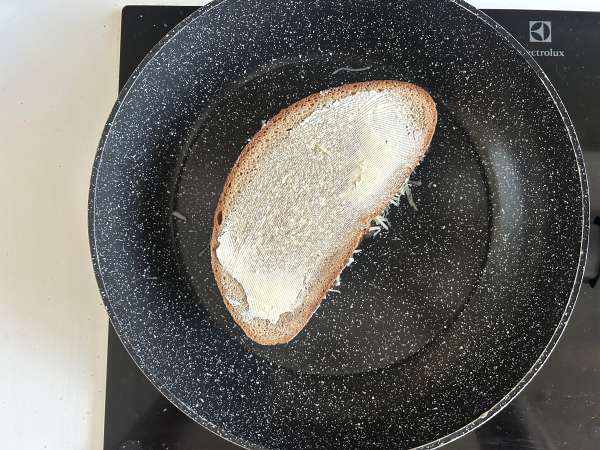 Sandwich keju panggang dengan jamur dan keju parut - Persiapan langkah 9