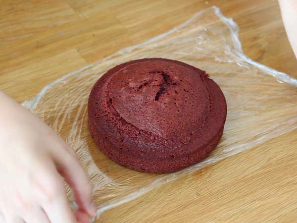 Kue Red Velvet edisi Halloween! - Persiapan langkah 6