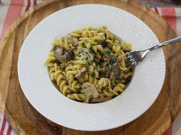 Pasta dengan jamur shimeji dan jamur cokelat, saus krim - Persiapan langkah 8