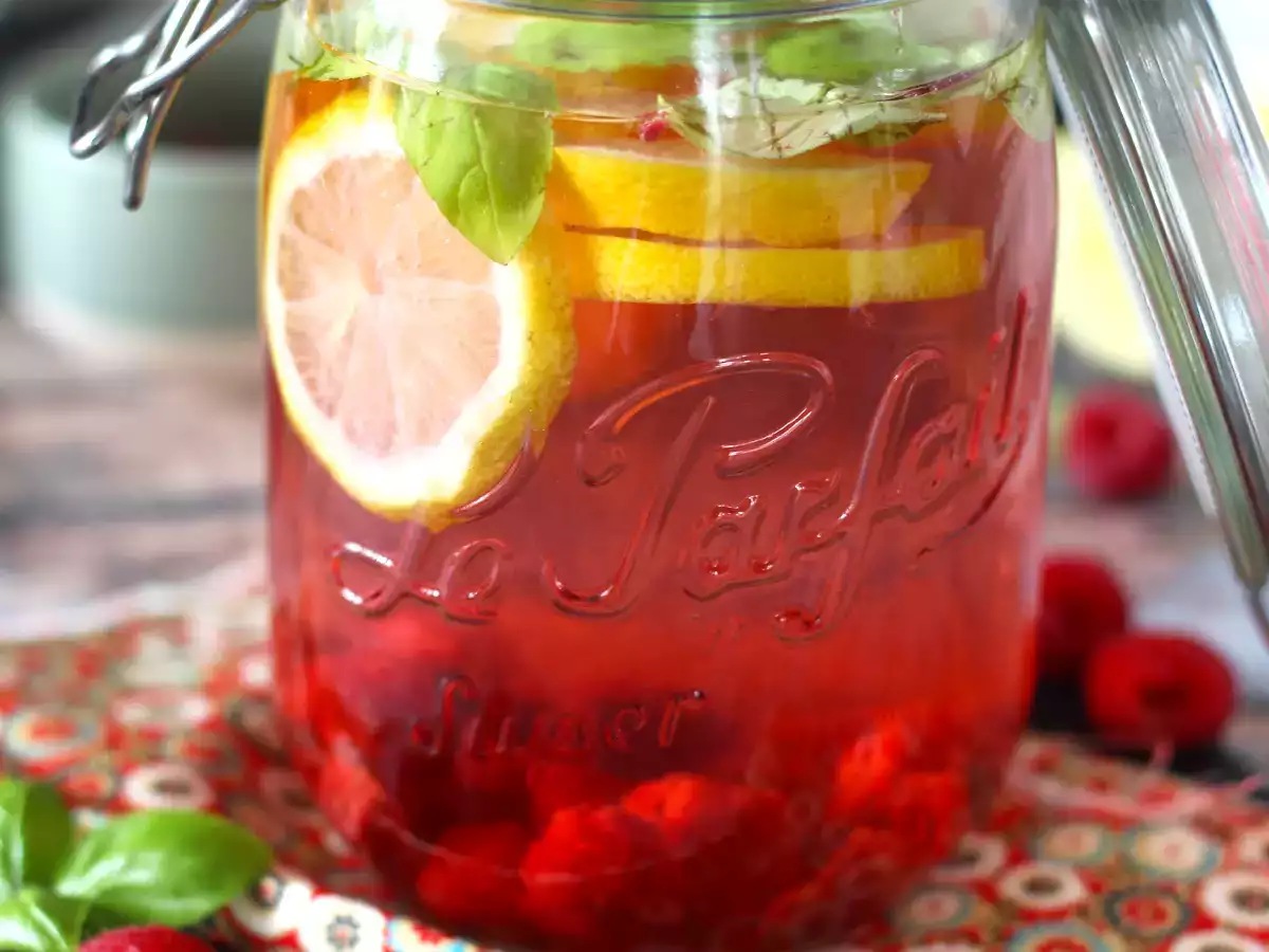 Air dengan rasa lemon, kemangi, dan raspberry - foto 2