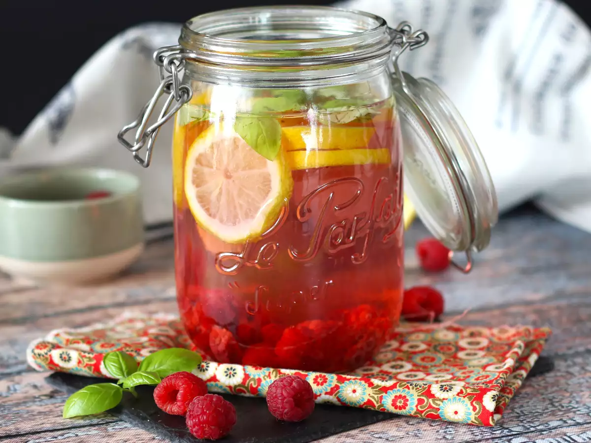 Air dengan rasa lemon, kemangi, dan raspberry - foto 3