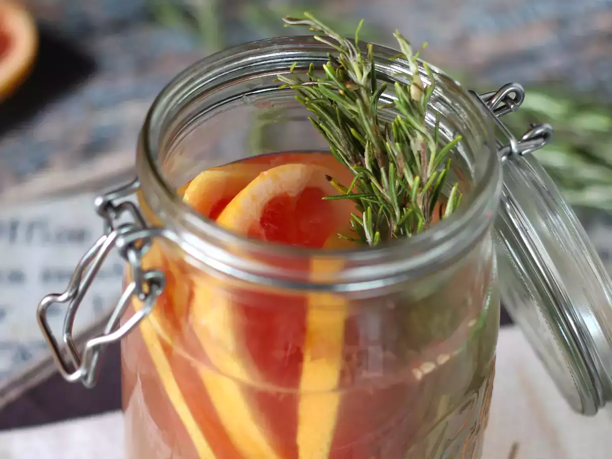 Air rasa jeruk bali dan rosemary: minuman detoksifikasi tanpa tambahan gula - foto 2