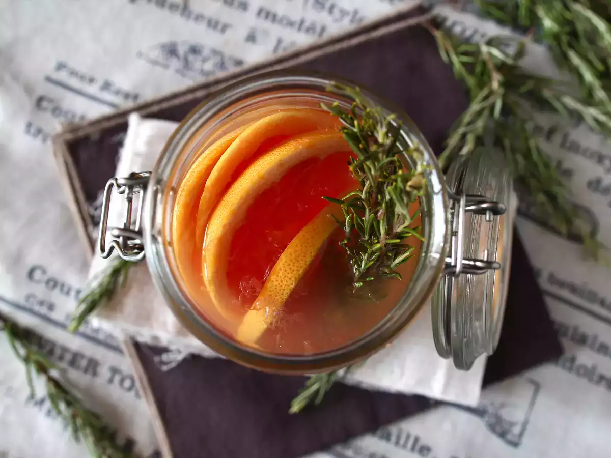 Air rasa jeruk bali dan rosemary: minuman detoksifikasi tanpa tambahan gula - foto 3