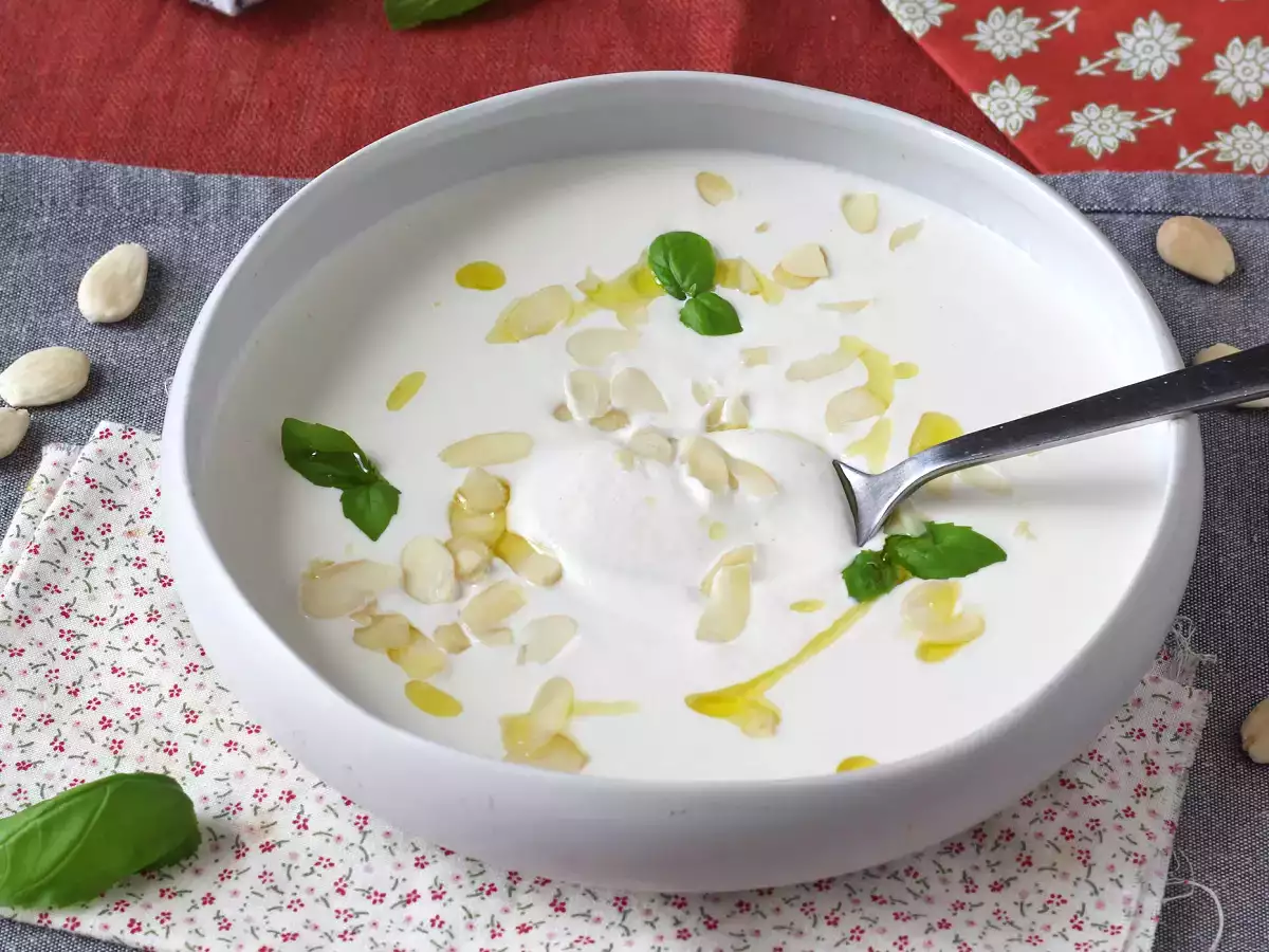 Andalusia Ajoblanco: sup dingin yang selalu Anda inginkan di musim panas - foto 4