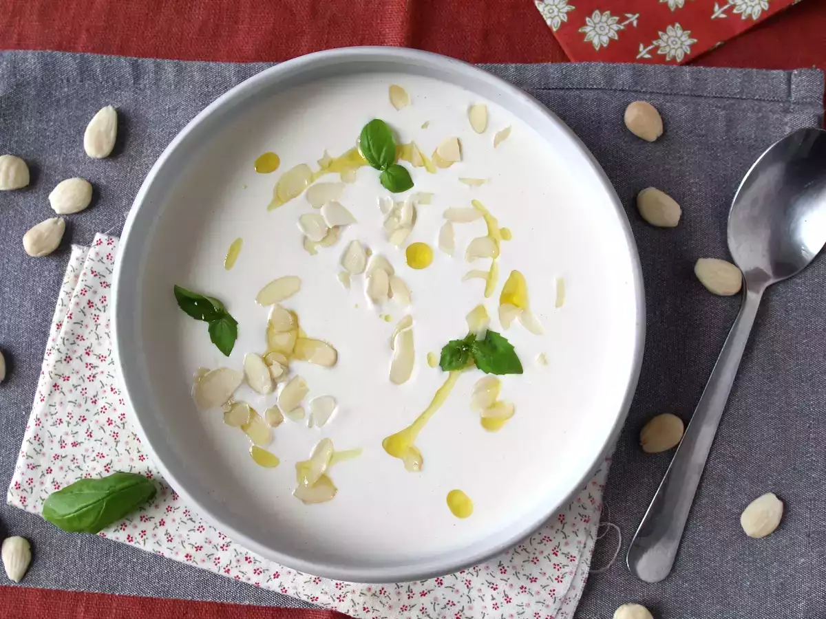 Andalusia Ajoblanco: sup dingin yang selalu Anda inginkan di musim panas - foto 5