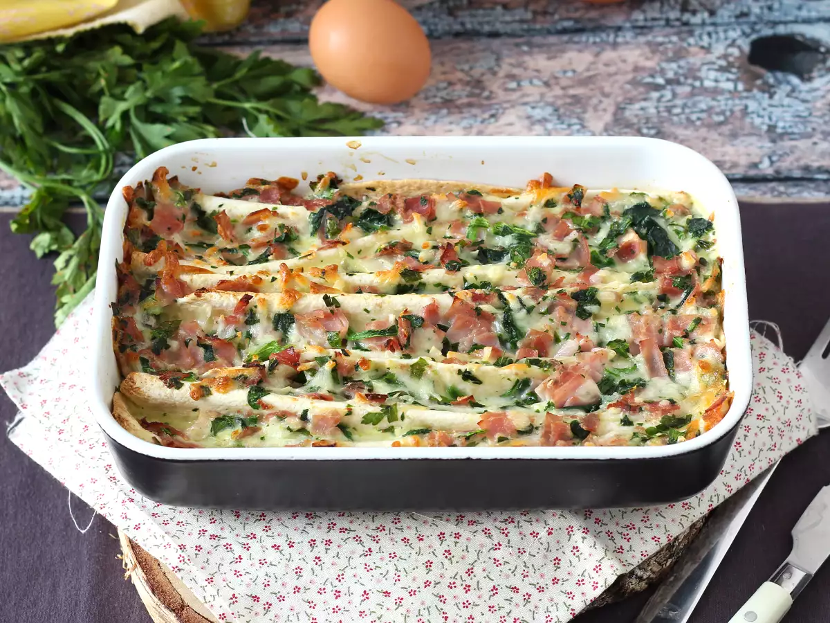 Apa yang harus dilakukan dengan tortilla Gaya kue crinkle ala ham, bayam, dan mozzarella gratin