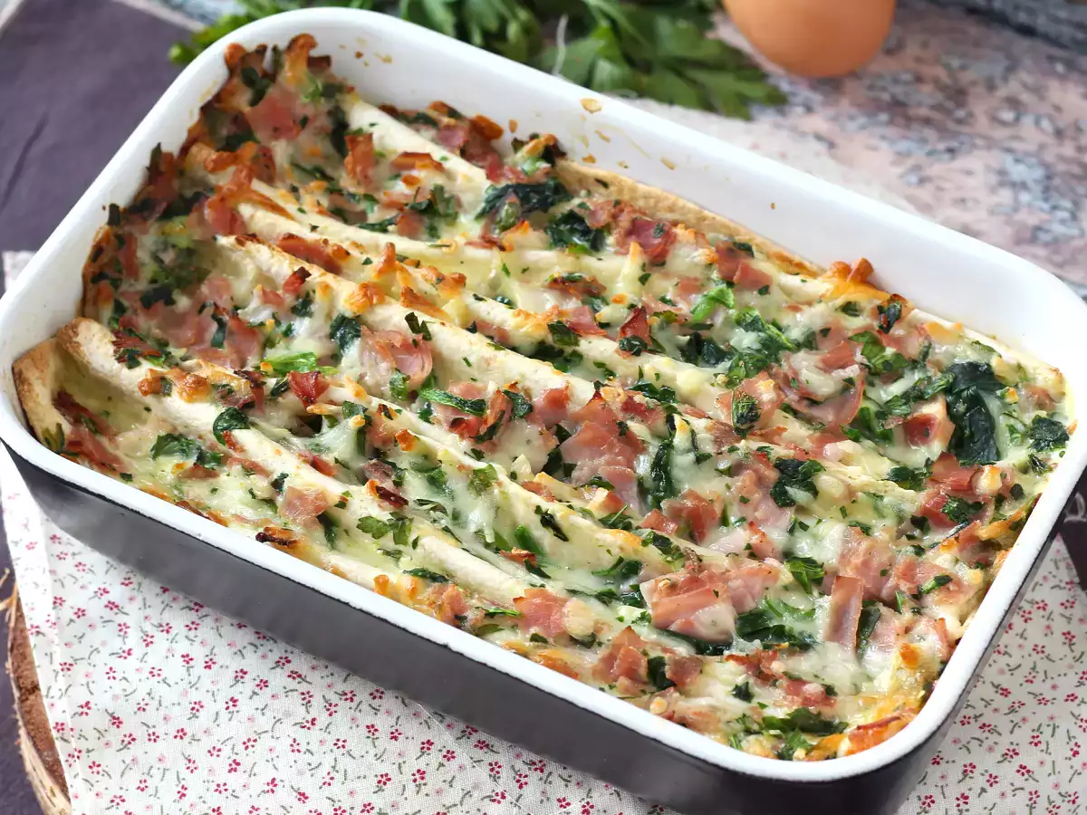 Apa yang harus dilakukan dengan tortilla Gaya kue crinkle ala ham, bayam, dan mozzarella gratin - foto 3