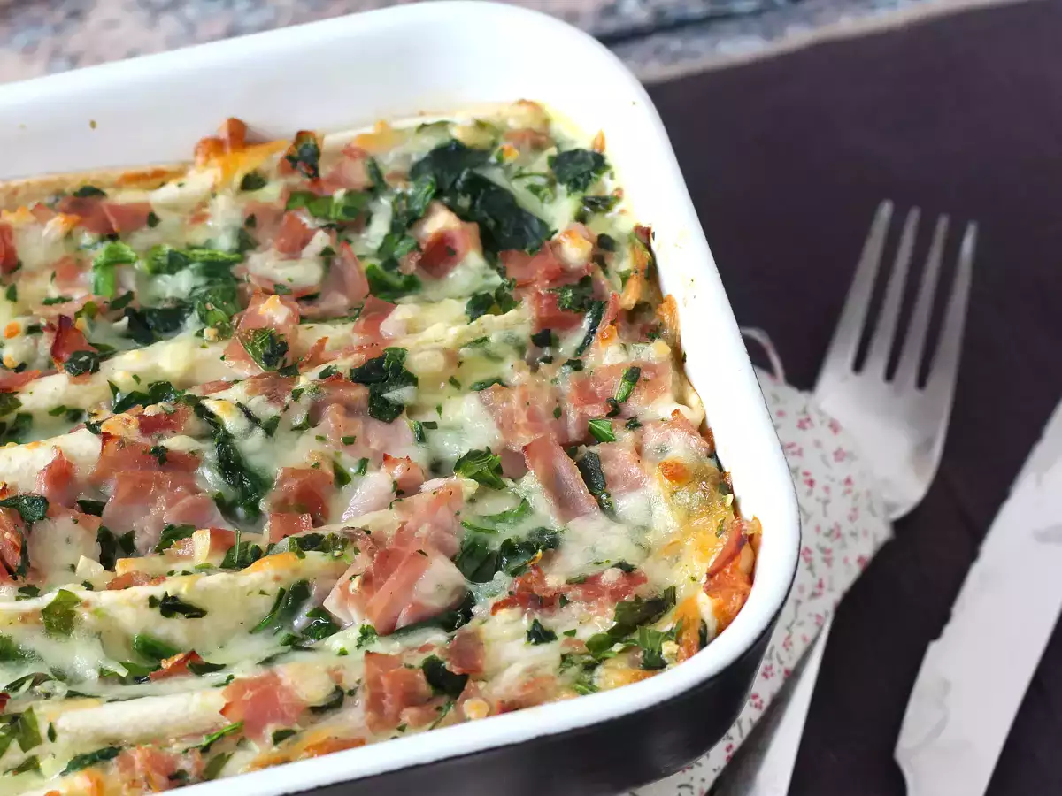 Apa yang harus dilakukan dengan tortilla Gaya kue crinkle ala ham, bayam, dan mozzarella gratin - foto 9