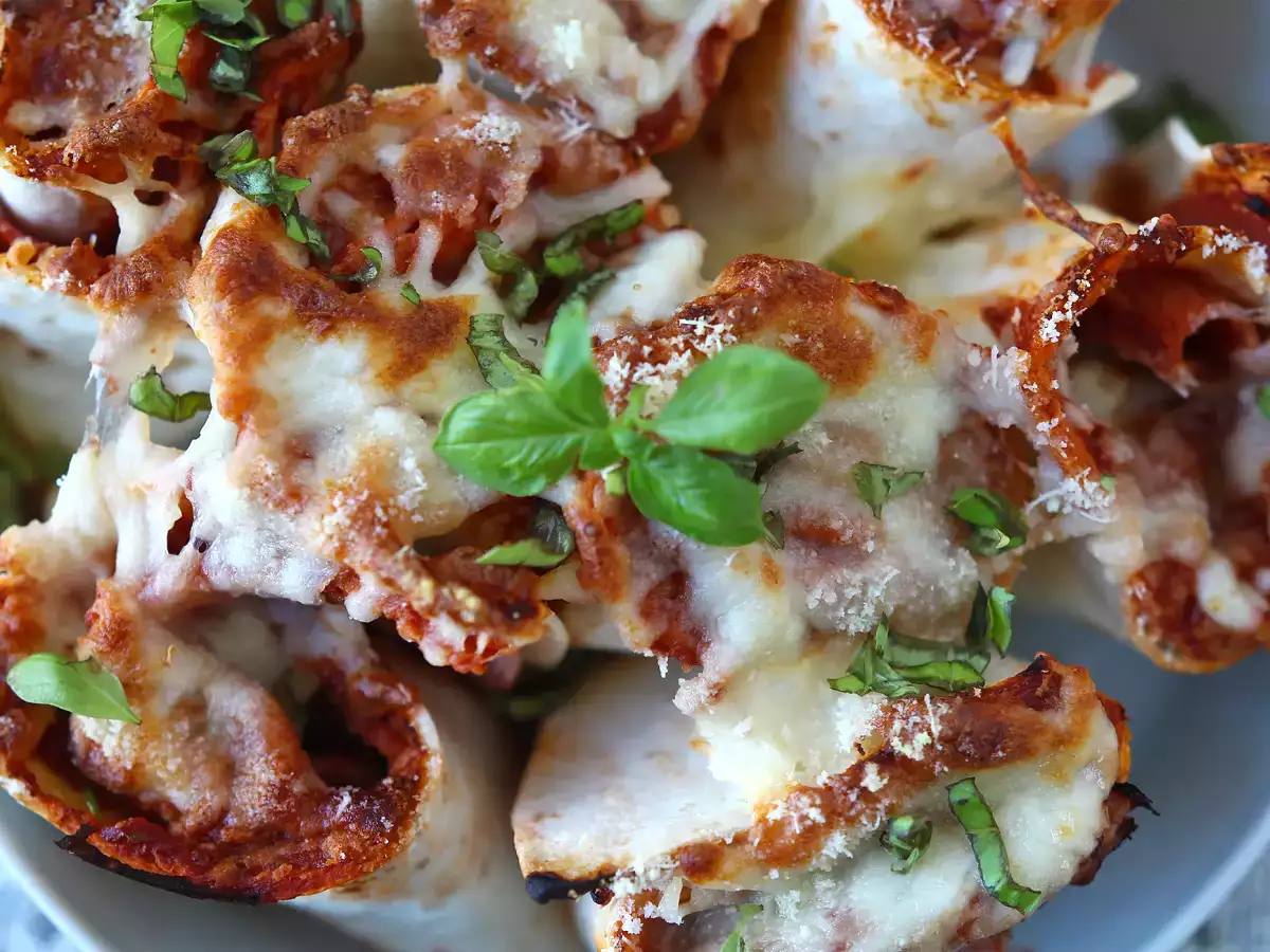 Apa yang harus dilakukan dengan tortilla Hidangan adiboga untuk dibagikan, dengan rasa pizza! - foto 4