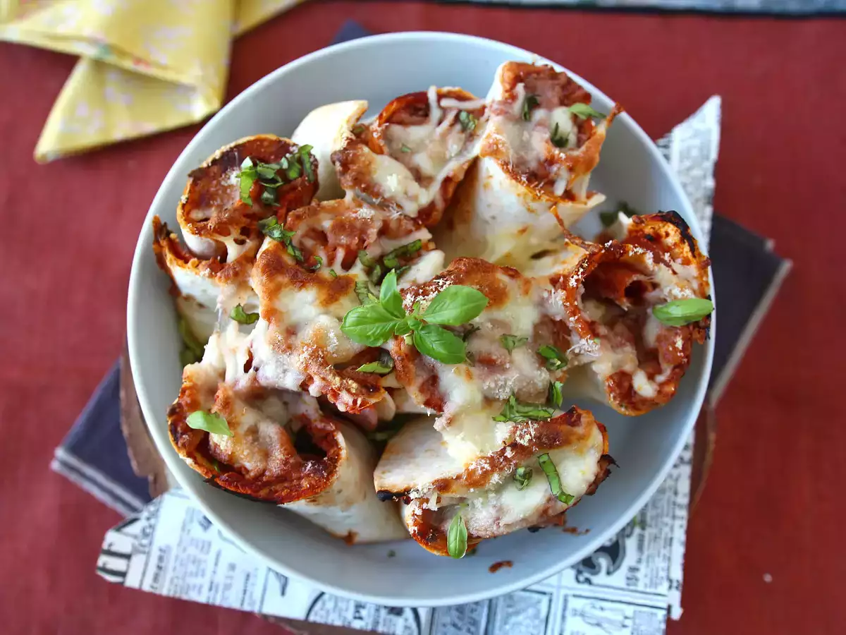 Apa yang harus dilakukan dengan tortilla Hidangan adiboga untuk dibagikan, dengan rasa pizza! - foto 6