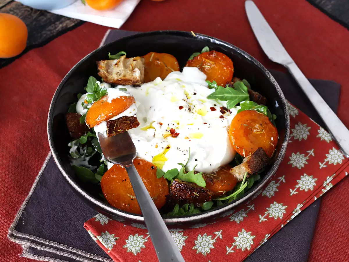 Aprikot panggang, roket dan salad burrata - foto 3