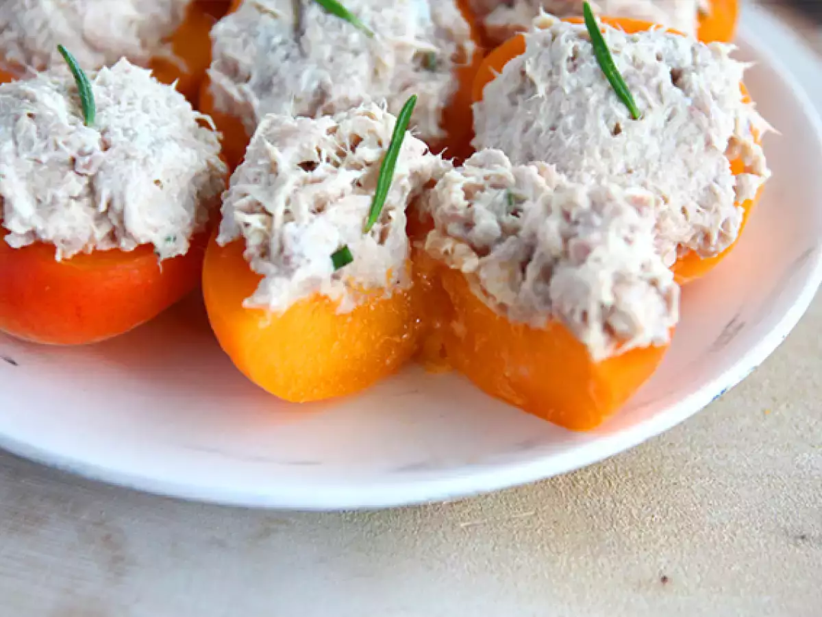 Aprikot yang diisi dengan tuna dan rosemary - foto 3