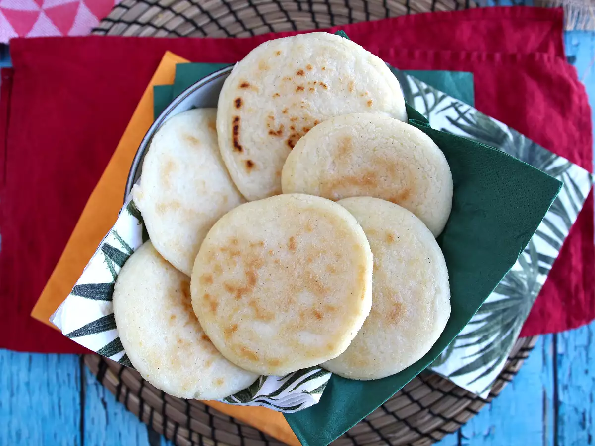 Arepas Venezuela, roti gulung bebas gluten yang dibuat hanya dengan 3 bahan - foto 3