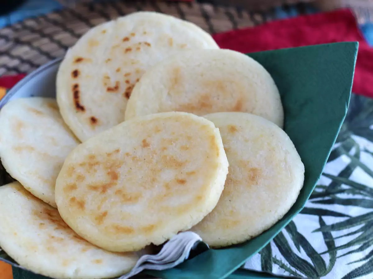 Arepas Venezuela, roti jagung bebas gluten dengan hanya 3 bahan - foto 4