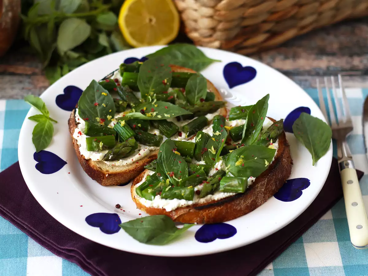Asparagus, lemon, dan tartin ricotta kemangi - foto 3