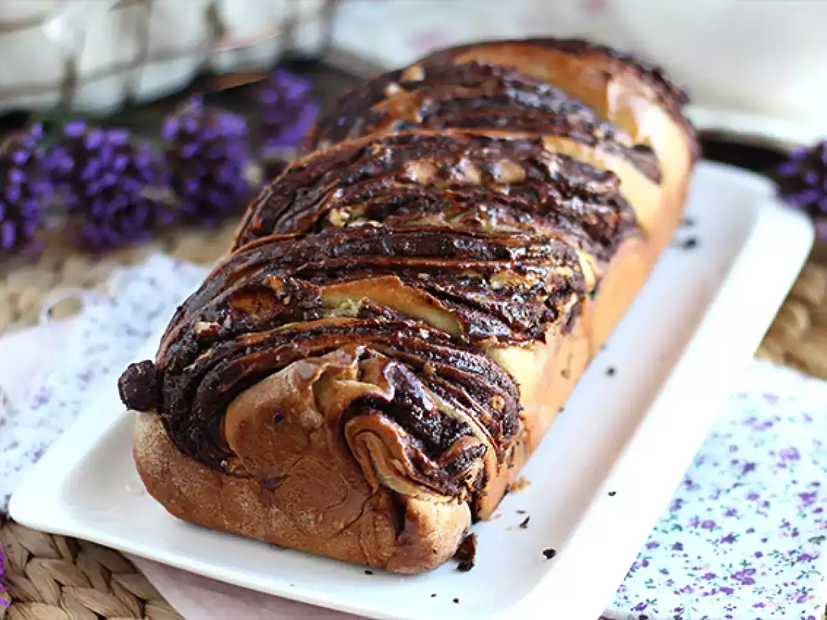 Babka brioche cokelat dan kemiri
