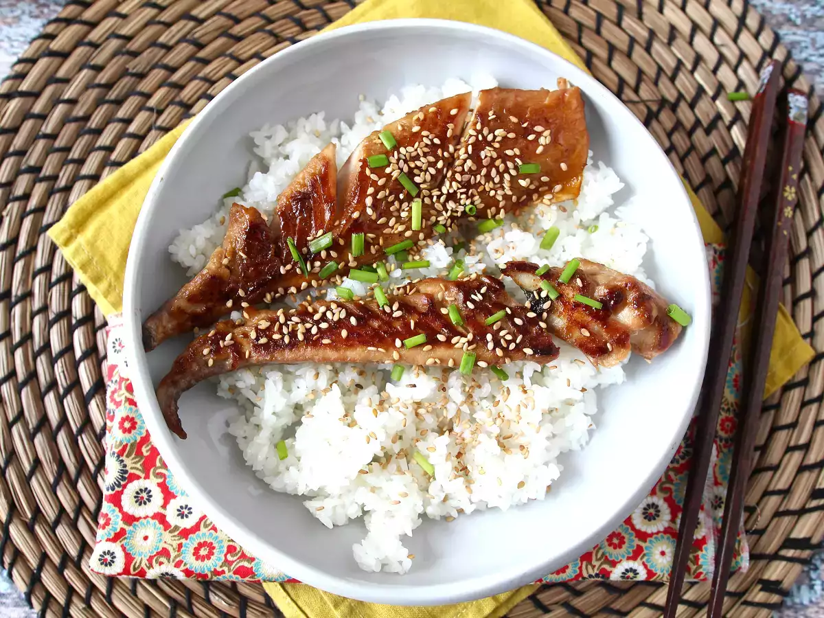 Bagaimana Anda memasak makarel? Cobalah resep yang dibumbui dengan kecap asin dan madu ini! - foto 6