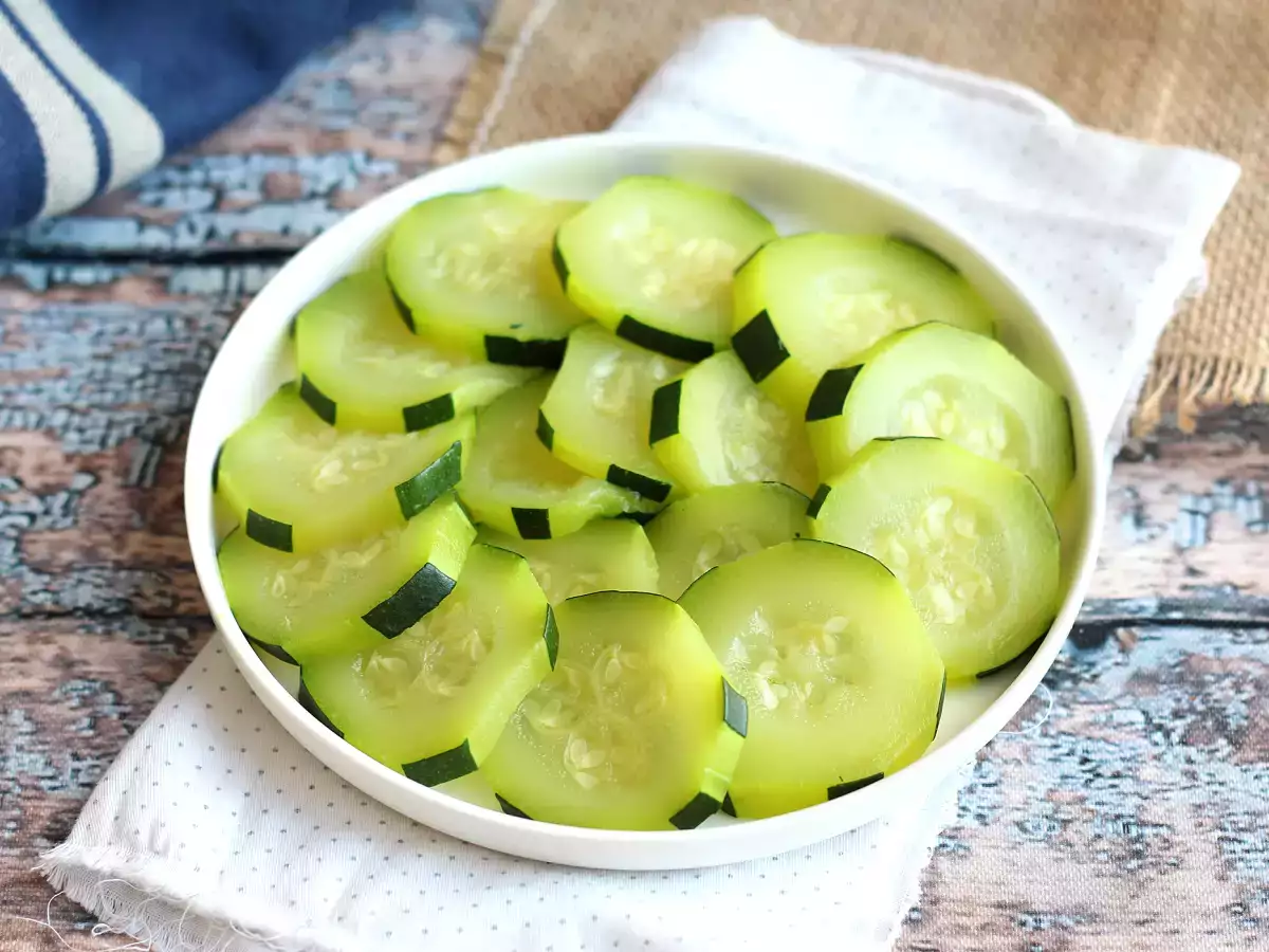 Bagaimana cara memasak cukini di dalam air? - foto 2