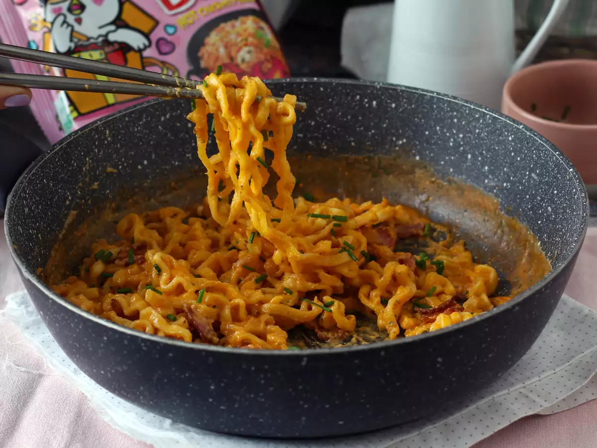 Bagaimana cara memasak mi Buldak rasa carbonara? Resep terbaik! - foto 3