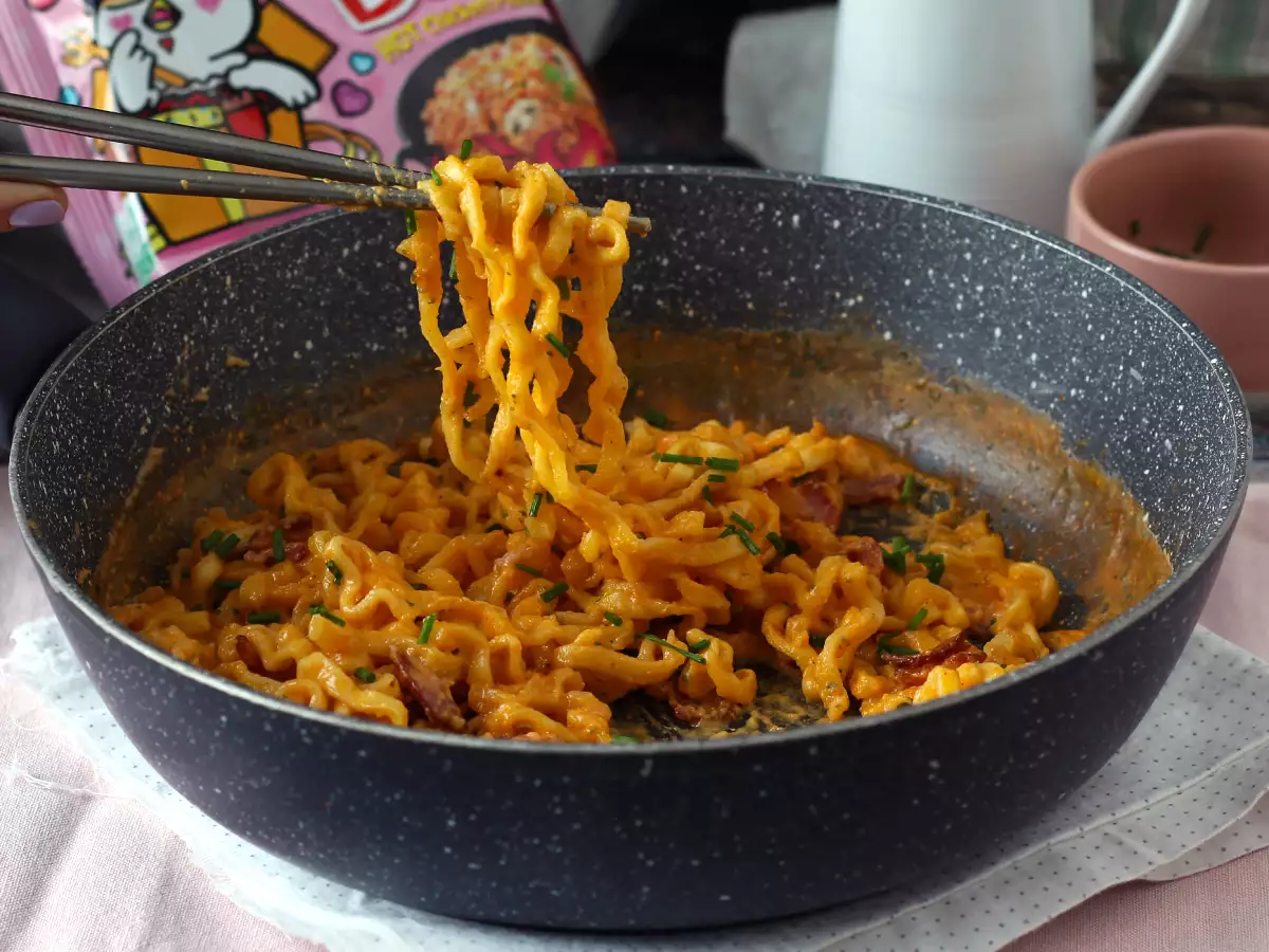 Bagaimana cara memasak mie Buldak rasa carbonara? Resep terbaik! - foto 3