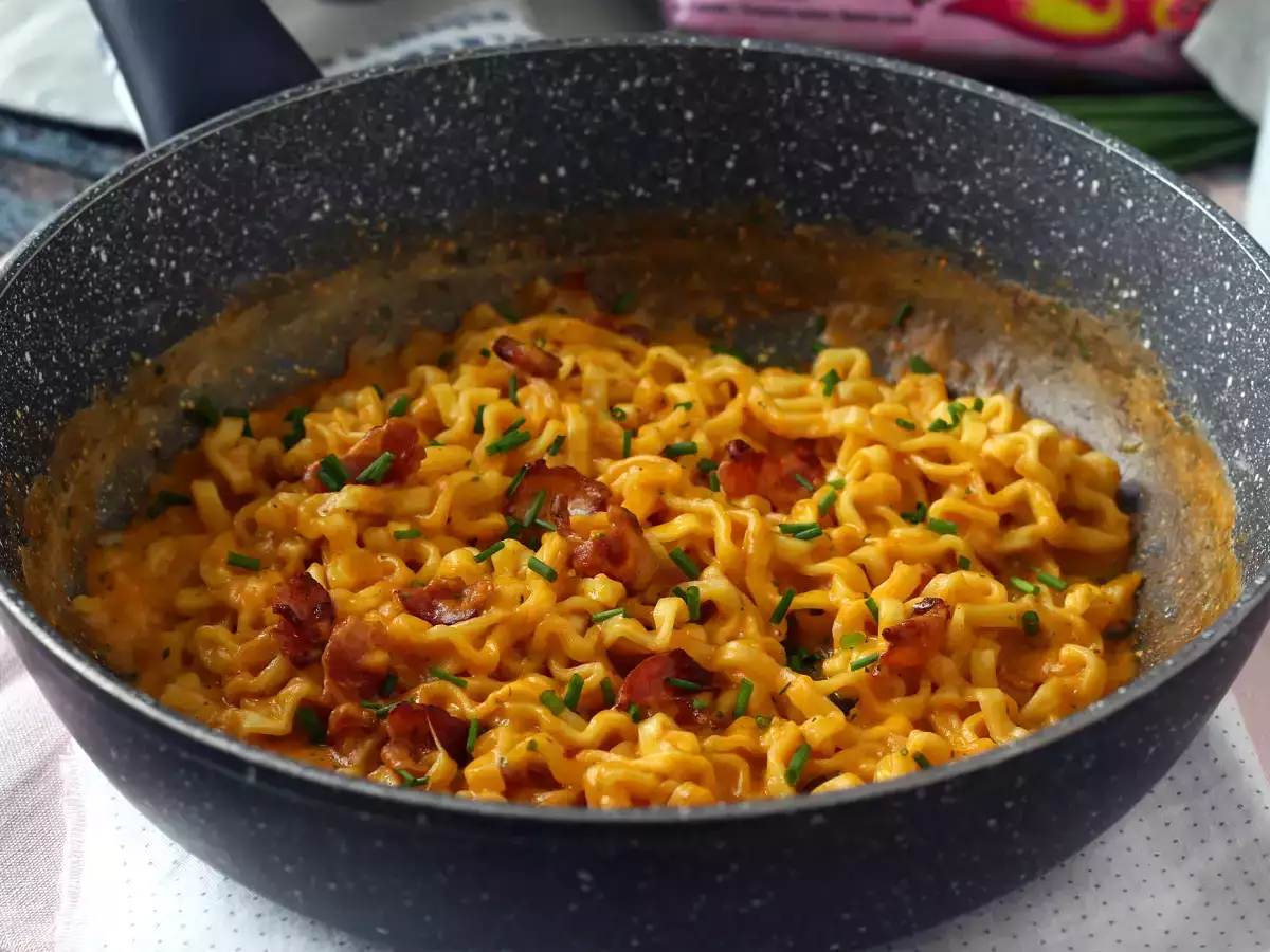 Bagaimana cara memasak mie Buldak rasa carbonara? Resep terbaik! - foto 5