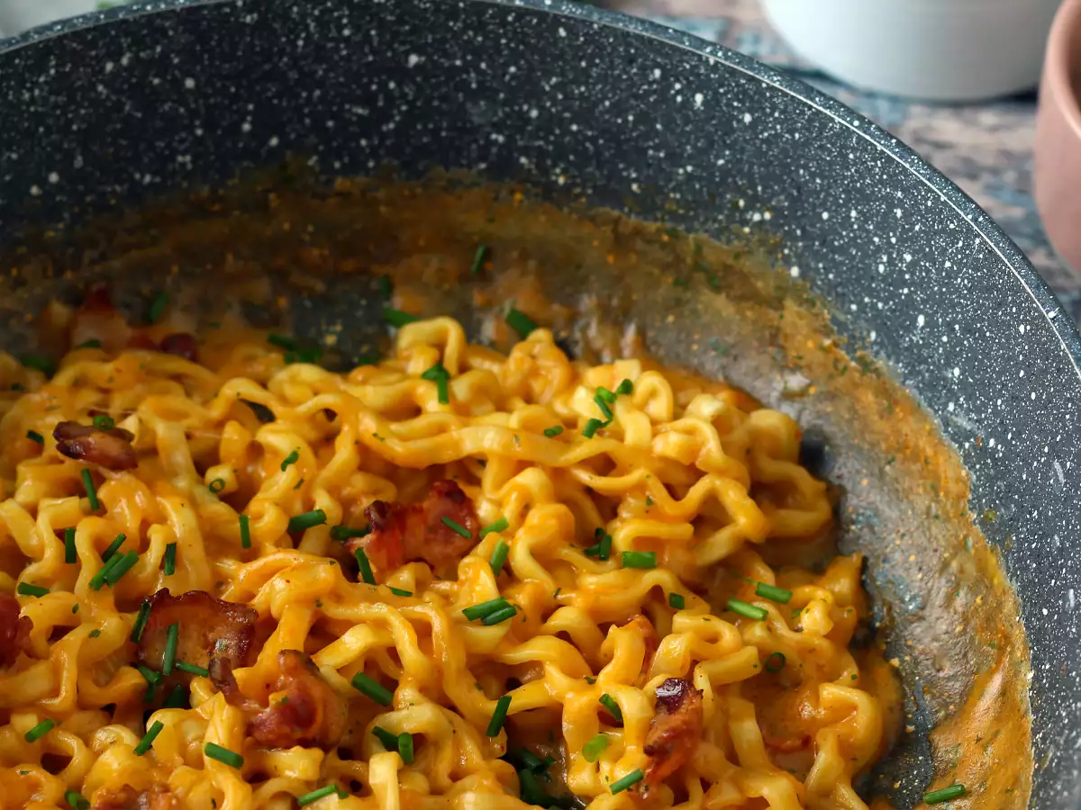 Bagaimana cara memasak mie Buldak rasa carbonara? Resep terbaik! - foto 7