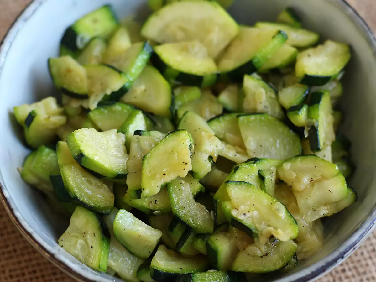 Bagaimana cara memasak zucchini di wajan? - foto 3