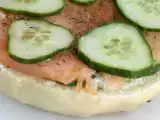 Bagel Salmon dengan Mentimun dan Keju Krim, foto 3