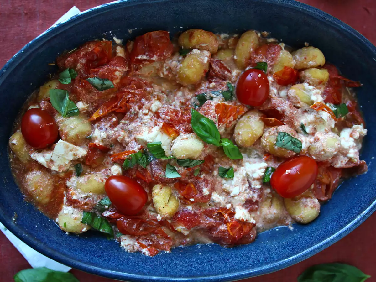 Baked feta gnocchi dengan Air Fryer, hidangan super cepat dengan tomat ceri dan feta! - foto 3