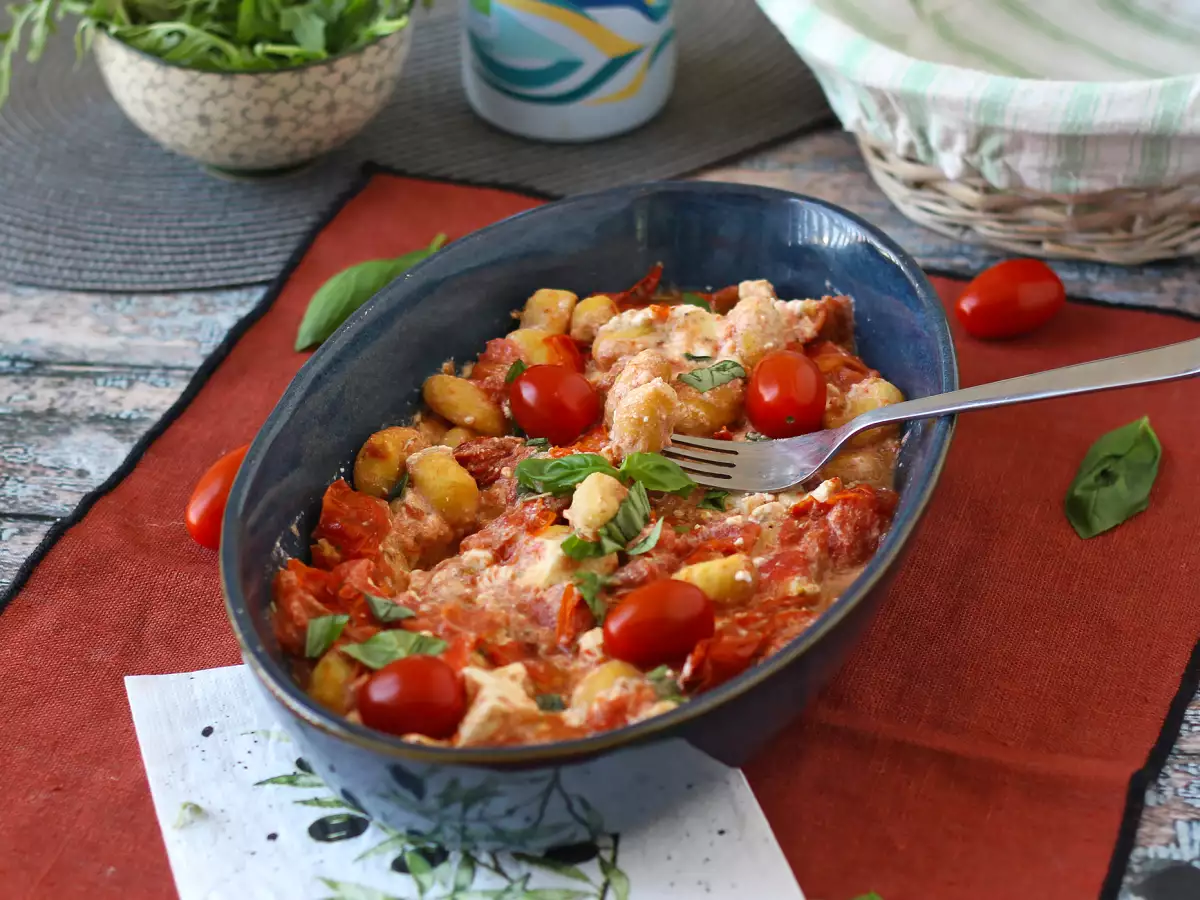 Baked feta gnocchi dengan Air Fryer, hidangan super cepat dengan tomat ceri dan feta! - foto 4