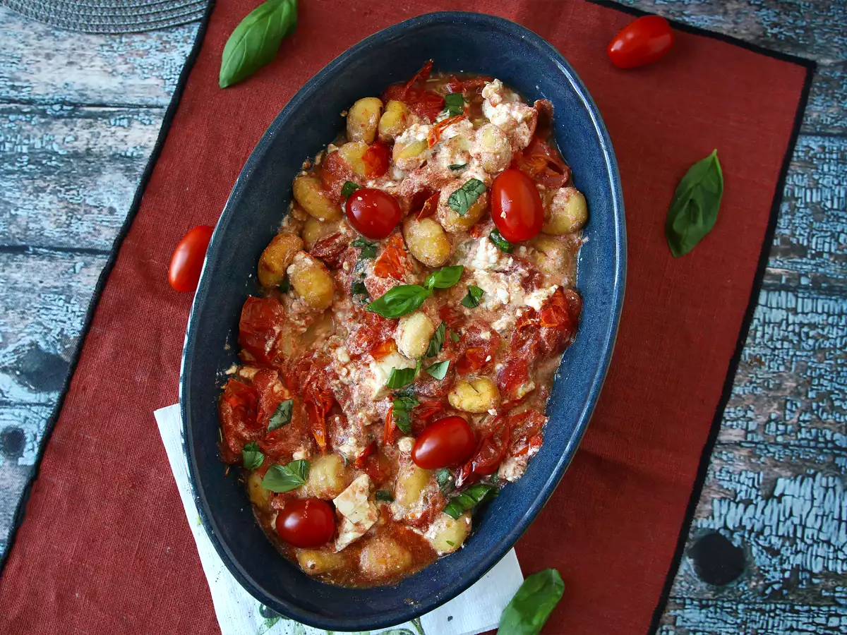 Baked feta gnocchi dengan Air Fryer, hidangan super cepat dengan tomat ceri dan feta! - foto 5