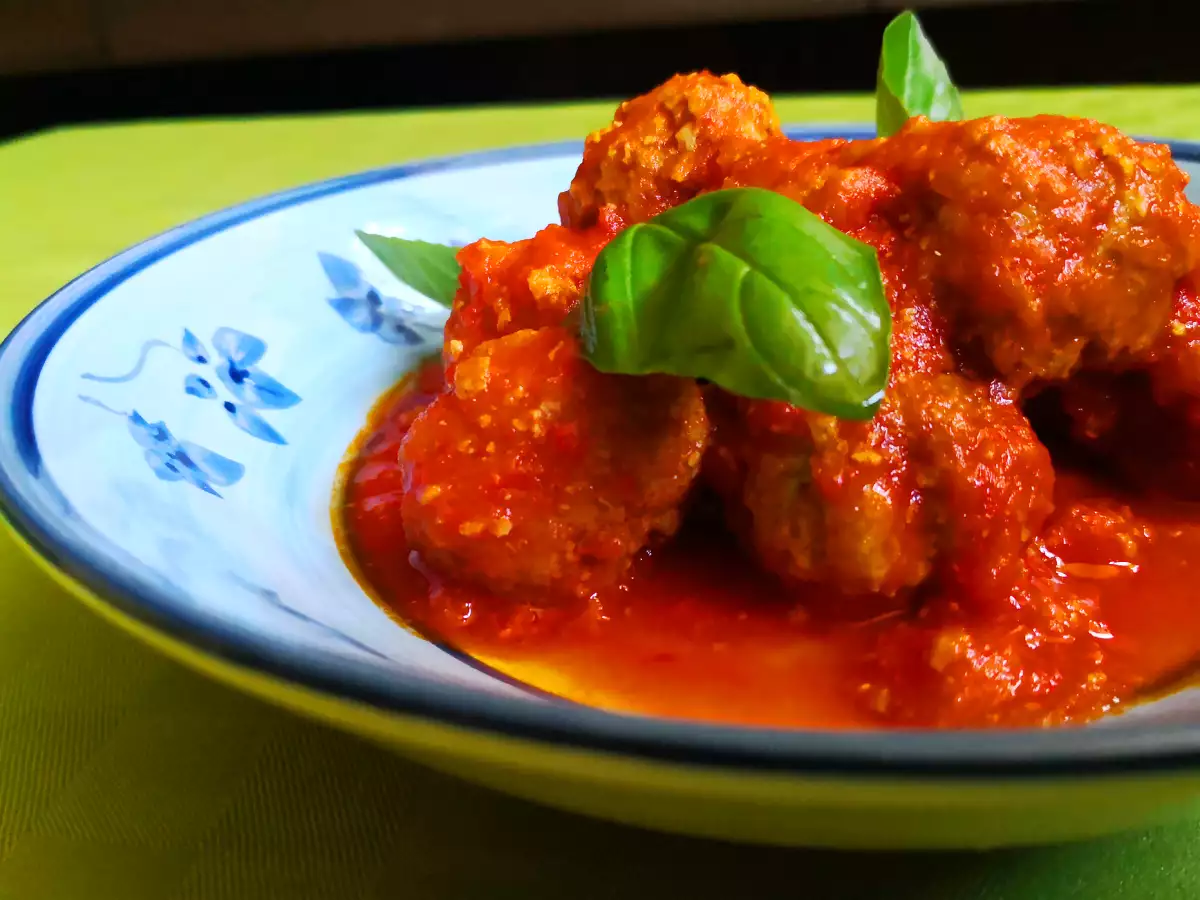 Bakso lembut dan lezat dengan saus - foto 2