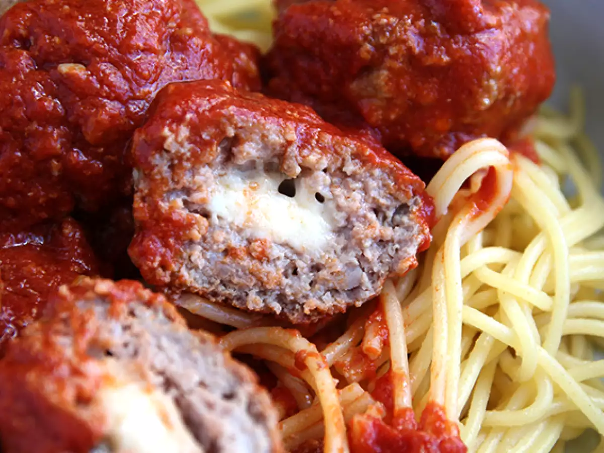 Bakso sapi muda yang diisi dengan keju mozzarella - foto 3