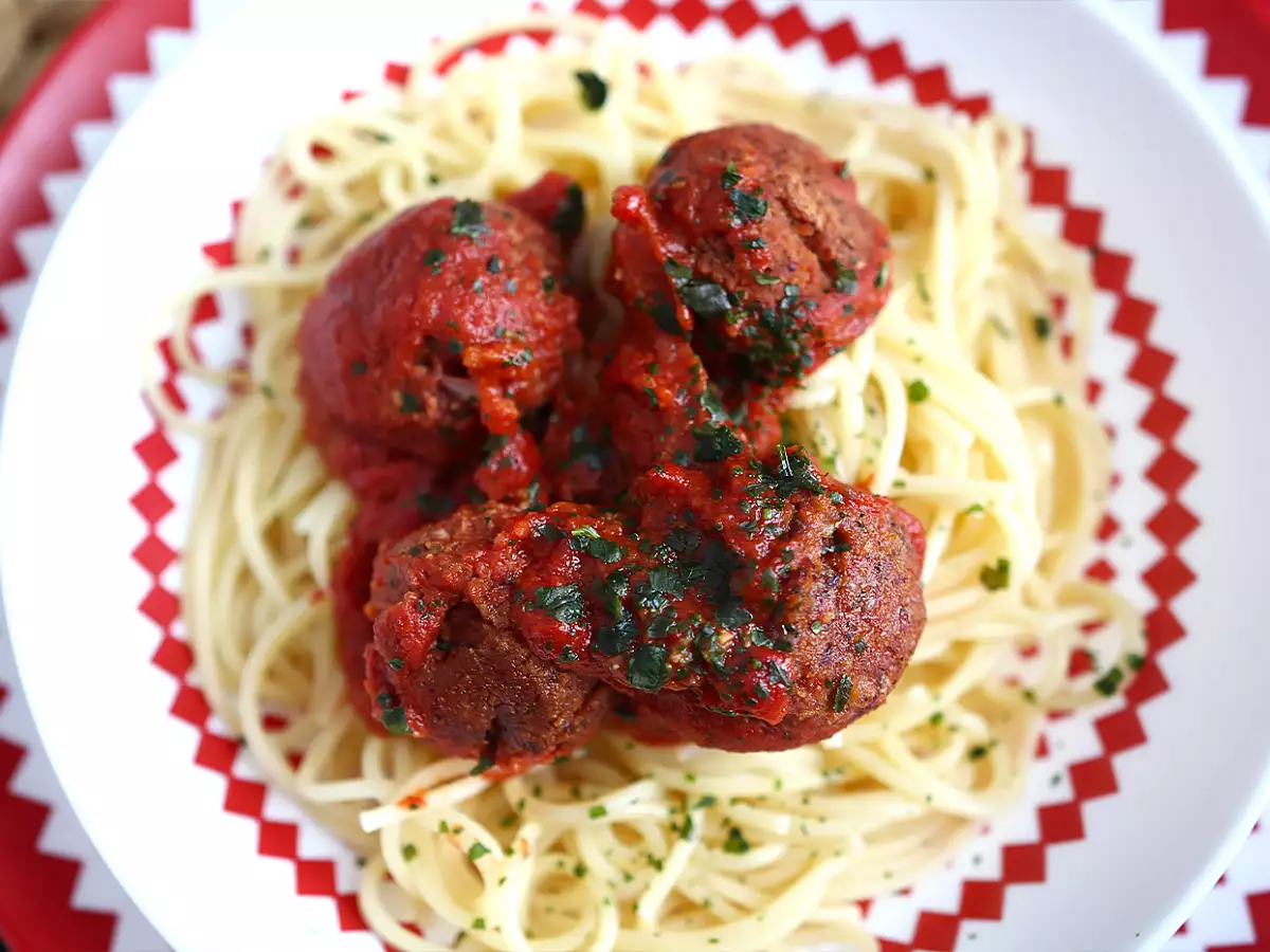 Bakso seitan vegetarian dengan saus tomat - foto 4