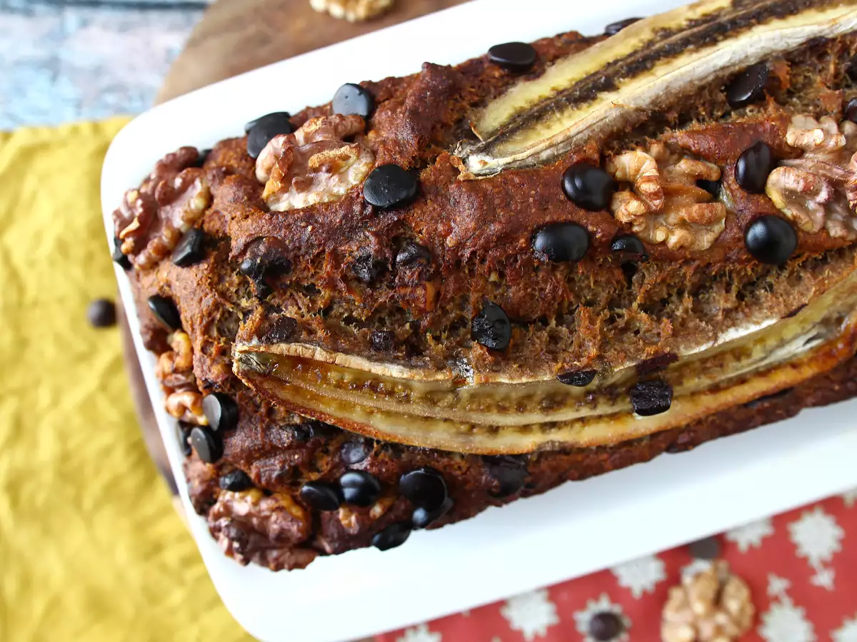 Banana bread dengan miso, kacang walnut, dan cokelat: lezat dan vegan - foto 4