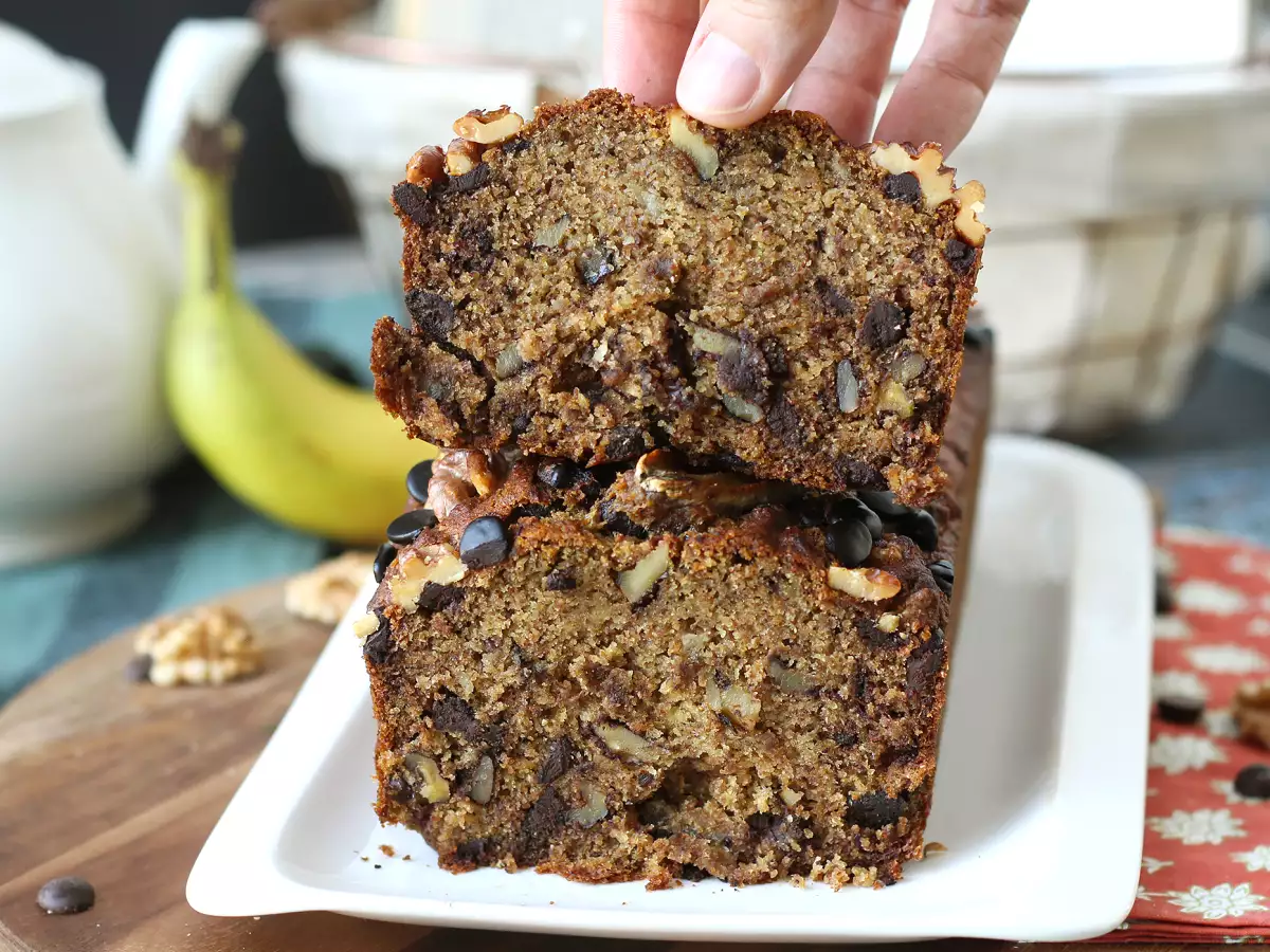 Banana bread dengan miso, kacang walnut, dan cokelat: lezat dan vegan - foto 5