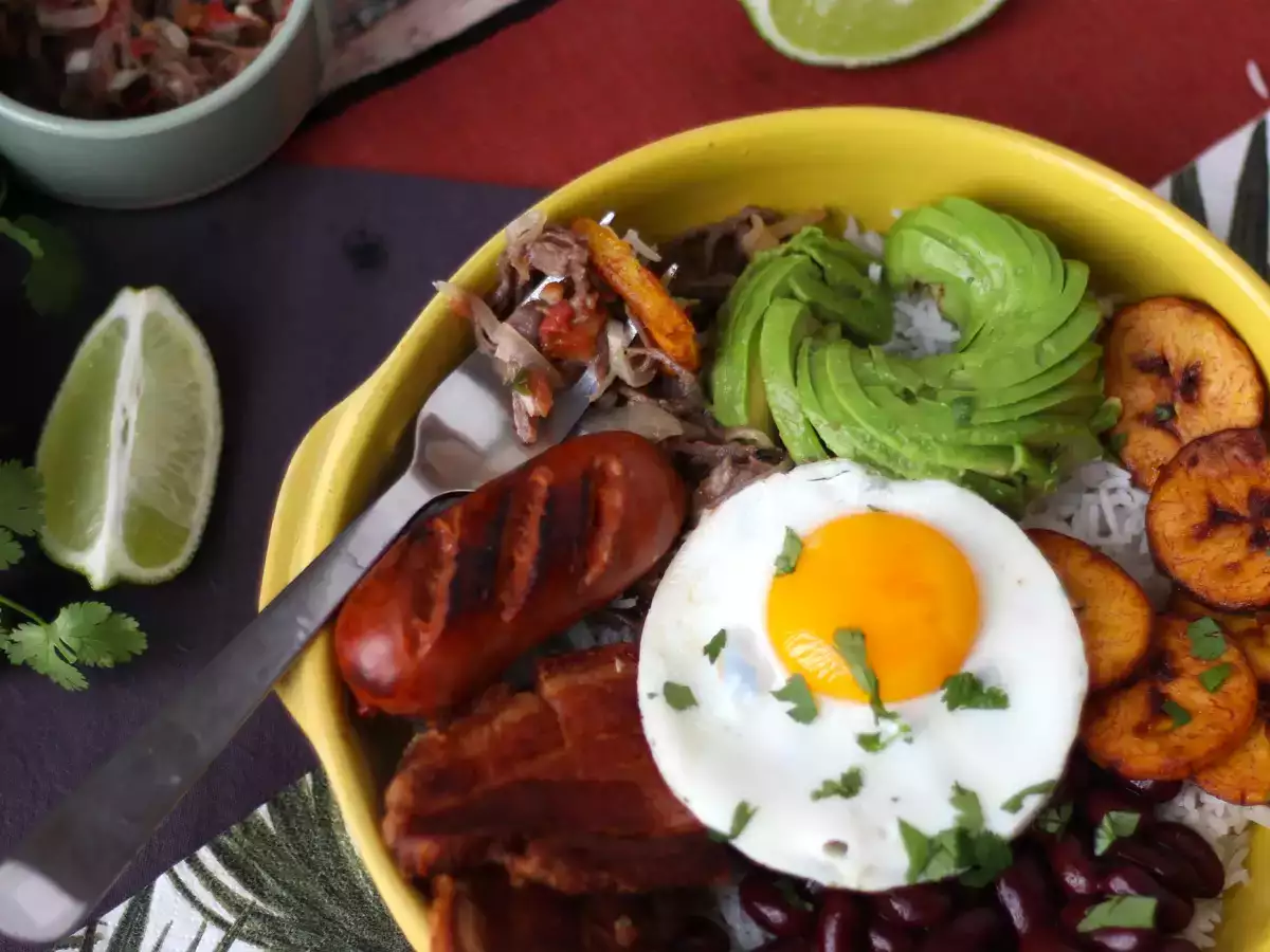 Bandeja Paisa, hidangan Kolombia yang penuh cita rasa dan tradisi - foto 4