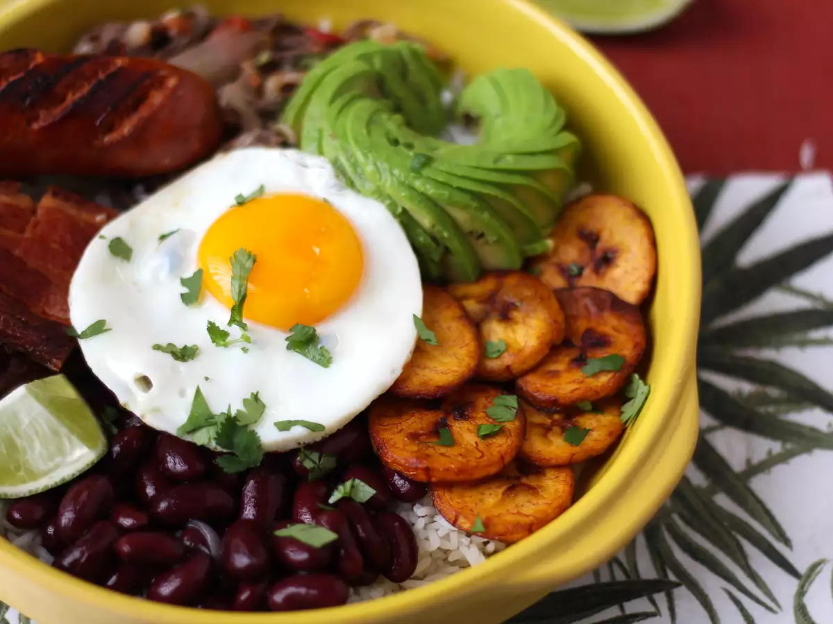 Bandeja Paisa, hidangan Kolombia yang penuh cita rasa dan tradisi - foto 5